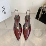 冲量价: celine 2025春夏小猫跟 尖鞋头造型 柔美的露脚设计 脚踝绑带 triomphe T字绑带设计 配有金属 Triomphe标志性元素绑带 上脚