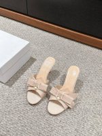 顶级品质 Dior Ss24 New Arrival～ Cd家蝴蝶结珍珠 高跟拖鞋 Cd倾情呈献 Adiorable高跟鞋 黑色流苏罗缎鞋面尽显时尚格调 J点缀