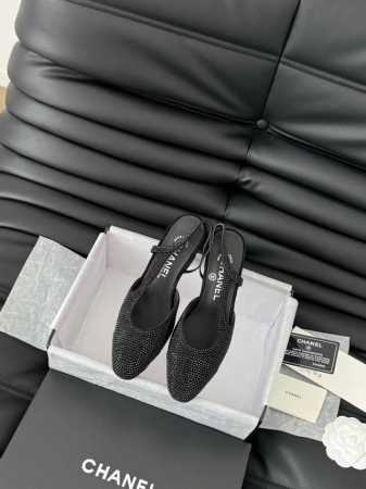 Chanel 经典Slingback后空凉鞋 前几年一直在做这个款 今年我们还是重新购版，再次精细Copy。 发现新版面的鞋面线条和形体舒适度都做了微调！ 这个 - 点击图像关闭