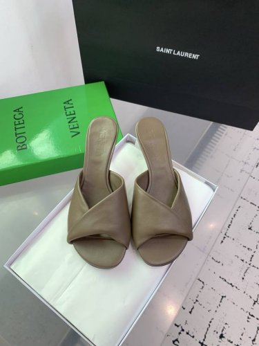 Bottega Venetabv Blink系列高跟凉拖鞋 Ins 小红书巨多网红明星上身 真的太美了高级穿着又仙女 简约时髦又有设计感而且非常非常好穿 特别是