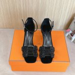 7Cm组图 钻面出厂价p Hermes 爱马仕 Joy 70高跟凉鞋 时尚又百搭 搭配H鞋头 超级舒服 每个细节都做到极致 搭配同色调标志性纯鞋扣 设计简约流畅