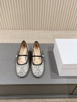 出厂430 迪奥 Dior 2025春夏高定系列新款 D-Ramour 标志性电绣藤格纹低跟芭蕾舞女鞋 Cd字母Logo珍珠扣粗跟蝴蝶结中空凉鞋 面料：进口环保