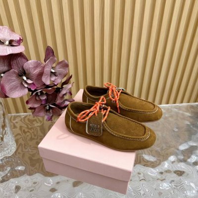 代购级别 MiuMiu 新款复古皮鞋 乐福鞋 休闲鞋 羊毛里 系列上新 皮里 毛里 ★★★★★ 舒适度与时髦度并存的开挂全新系列，设计搭配，简约大方，百搭时尚！