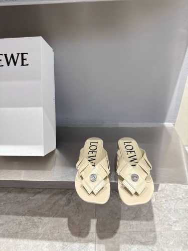 2025 最新罗意威Loewe Ss夏季限定拖鞋 上脚真的太美了 强烈推荐 明星博主同款 面料 进口羊皮 里料:进口羊皮 大底:真皮注塑底 码数:35-39 4