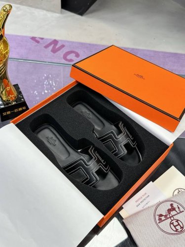 工厂P价P： 爱马仕H拖全网优势放货外单最爱的一款 大厂手工 跑量款 精致工艺 爱马仕H拖鞋 鸵鸟纹 2025新色，中底全包，全新改版 HermèS 包装升级，