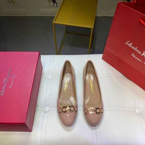 橙子出厂价 Ferragamo 菲拉格慕 金属扣圆头漆皮平底单鞋 浅口低跟女鞋 码数：34-42