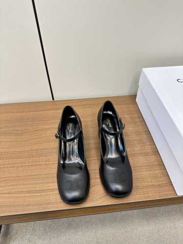 CELINE 塞琳2024春夏玛丽珍系列、 专柜限量发售一鞋难求、凯旋门的激光雕刻设计极具品牌辨识度非常百搭的一款玛丽珍单鞋、 鞋面开边珠小牛皮 内里山羊皮、上