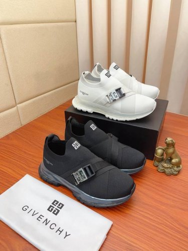实价： 全套包装 Givenchy 纪梵希 高端版本 专柜同步发售鞋面：意大利进口品牌Logo滴胶 尽显奢华，羊皮内里加上双层组合，脚感舒适，鞋底：原厂特供气垫