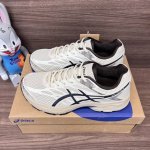 顶级版本Asics Gel-Flux 4 舒适运动鞋 织物合成革减震防滑耐磨透气低帮 白黑 货号: 1012B730- 包装:全套得物配件毒盒配纯棉袜子一副。