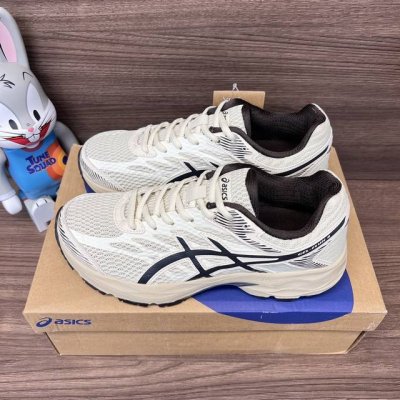 顶级版本Asics Gel-Flux 4 舒适运动鞋 织物合成革减震防滑耐磨透气低帮 白黑 货号: 1012B730- 包装:全套得物配件毒盒配纯棉袜子一副。