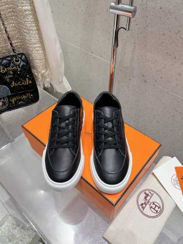 顶级版本 男10 Hermes 爱马仕休闲鞋情侣款 H家 四季新品运动鞋 Dy Kelly金属扣休闲运动鞋小白鞋 这双 Kelly 小白鞋真的颜值爆表！ H家
