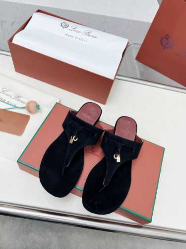 Loro Piana*顶级正品级夹脚拖鞋购买原版1:1复制 于1924年4月24日一手创立现有的Loro Piana公司。家族经营至今已是第六代，为讲求品味及对