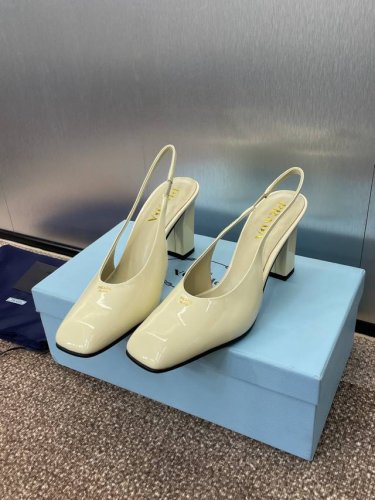 工厂价 PRADA 2025春夏新款方头高跟穆勒女鞋 普拉达粗跟果冻色时尚百搭后空凉鞋材质:鞋面进口牛漆皮+水染羊皮内里+意大利注塑真皮大底跟高：8.5CMSi