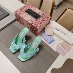 jlmmy Choo周仰杰2025 专柜限量款3D蛇纹磁铁盒包装 顶级版本 低端勿比 摩登鞋履 今年吉米周最流行的胶片圆圈装饰点缀凉鞋系列来袭 10Cm水滴形细