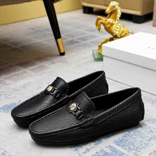 工厂价 Versace 范思哲 男士新款豆豆鞋上市 原单品质 官网1:1同步头层牛皮皮内里，完美造型顶级品质，橡胶耐磨大底，，鞋型饱满，立体感十足超级百搭 高档