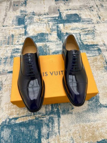 louisvuit～ 码数:38-45 L 家官网同步新品男士高端商务正装皮鞋，顶级原单级别复刻，楦头反复调试，选用进口小牛皮设计，古法手工改色工艺，水染牛皮内
