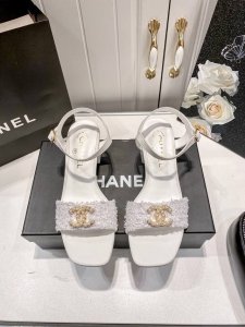 橙子出厂价p chanel 香奈儿 2025新款 小香风珍珠双C扣方头粗跟凉鞋 很温柔必备款有一种女人就该优雅的感觉 超好穿的材质 任何妹纸都可驾驭 进口超迁面