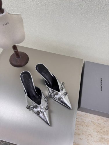 balenciag 中跟铆钉尖头拖鞋 银色 面料 牛油皮 内里 小羊皮 铆钉装饰 巴黎世家 经典设计 顶级版本 全部对版材料 继续着Demna式的对主流华丽时尚