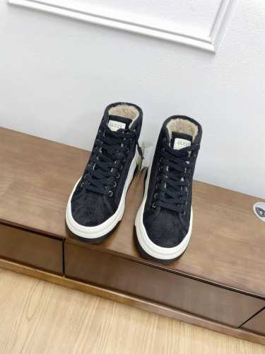 女 男款10代购级Gucci tennis 1977 经典厚底羊毛鞋 最新秋冬季新品，情侣款 加厚纯羊毛，羊毛板鞋，高帮鞋~~~ 面料：经典双G压纹磨砂皮 内里