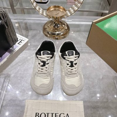 出厂价p 男款10Bottega Veneta Bv葆蝶家 25Ss新款 阿甘鞋 德训运动鞋 sneaker科技尼龙和绒面打造 灵感来自复古球鞋 全新演绎经典运