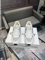 g I V E N C H Y 纪梵希新款 专柜同步 人手一双 不容错过 专柜买版 完全1:1 开模定制顶级版本 原版展示提供对比 让大货做到和原版0区别 实物
