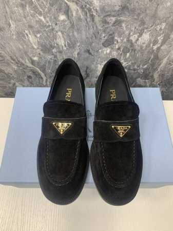 代购级 Prada 普拉达2024WA 秋季新款 平底乐福鞋采用厚实鞋底，匠制细节与当代元素增添活力，原版1-1开发 彰显经典魅力 面料:原版进口羊京 内里:牛 - 点击图像关闭