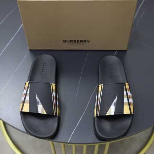 出厂价 Burberry 巴宝莉拖鞋新款上市完美做工！完美造型顶级品质防滑耐磨tpu大底百搭舒服鞋，标准尺码38-44 45-46-47可定做