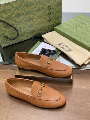 2024Gucci Jordaan系列新品5D立体双GG压纹单鞋 乐福鞋代购级别！Gucci 乐福鞋单鞋 上脚特别的秀气！原版套楦的做法，和专柜一致！楦型完美，
