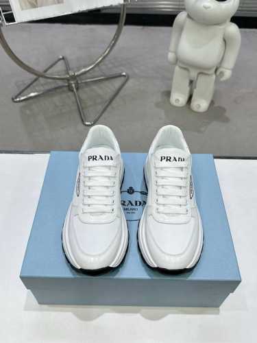 出厂价 ，Prada 224 普拉达新品，实力来袭！众多网红同款，时髦百搭Nice单品，意大利专柜代购原版鞋开发，1比1照足原味复刻。今年的主题就是不被定义 通