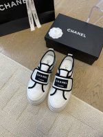 Chanel新款运动休闲鞋 百搭小白鞋 款式搭配不会出错 撞色搭配活力满满啊 侧面注塑logo 上脚很秀气 鞋面原版定制牛皮 原版大底 Size:35-40