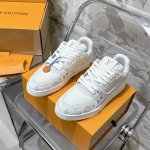 情侣码# 顶级代购版本 Lv Trainer 情侣限定系列休闲运动篮球鞋 颜值担当 上脚帅炸，每个颜色都是巨巨巨好看！潮人必备单品 原版订制压纹粒面小牛皮 非市