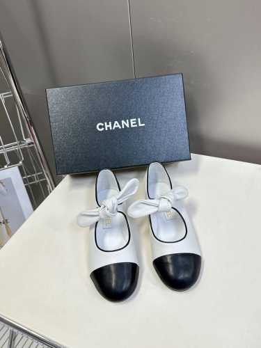半拖 单鞋 CHANEL香奈儿蝴蝶结松紧一字带平单鞋 蝴蝶结玛丽珍单鞋第一眼看上就被种草了根据天气变化自由穿搭！套上袜套春夏秒变可爱单鞋！秒变魔法公主鞋面采用混