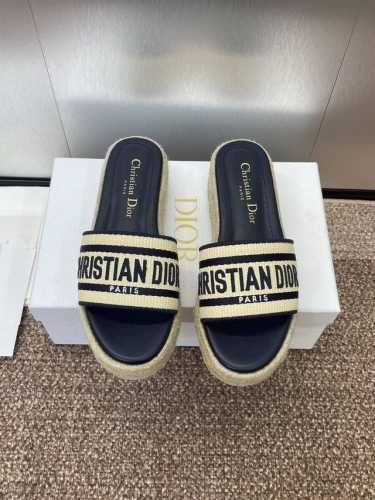 dior 迪奥 2025春夏新款 Ivieta Dway 果冻色厚底拼色女拖鞋 cd字母Logo立体刺绣草编坡跟圆头露趾拖鞋 鞋面 进口酒椰草 进口电绣高温水溶