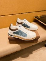 工厂p批 Lv 路易威登 男鞋高端品牌 官网1：1最新力作：鞋面采用意大利进口头层牛皮搭配舒适透气内里原版防滑耐磨大底制作，让行走更加便捷舒适！独家新款，惊世之