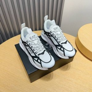 工厂P Armani 阿玛尼新款时尚男士运动鞋精心打造国际品牌 此款休闲鞋集优质面料与精湛工艺于一身，鞋面选用原版透气飞织滴胶制成！透气内里羊皮垫脚。上脚效果帅
