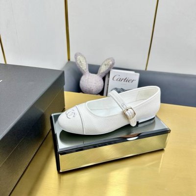 厂价 chane* 小香24S早春新品 复古拼色方头丽珍鞋 本年度最美玛丽珍鞋 无法抗拒的高级与优雅 无论是搭配牛仔裤百褶裙 还是穿去较正式场合都可以的 秋冬配