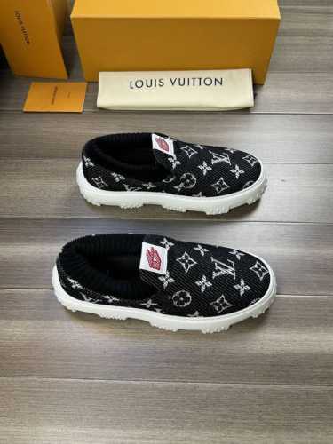 Louis Vuitton 路易威登 -高端品质 原单 -鞋面：品牌图腾布匹、鞋口针织弹力布匹、品牌鞋舌品牌logo -内里：帆布布匹 -大底：超轻tpu 发泡