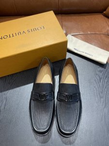 l家 Size:39-44 38.45定做 原单Lv官网男士休闲皮鞋，顶级原单复刻，采用进口开边珠小牛皮／经典老花，极强质感，小牛皮透气内里，原版大底，防滑耐磨