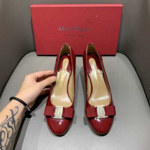 橙子出厂价 Ferragamo 菲拉格慕 蝴蝶结圆头漆皮粗跟单鞋 浅口高跟女鞋 码数：34-42