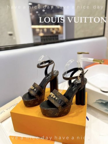 出厂 Loui& Vuitto&路易威登 法国代购新款驴牌 春夏首选 最新水台 新款 春夏款 驴牌 巴黎代购款独家新款顶级版本 质量超级美爆 拼色设计 Zp 原