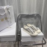 p直销 女鞋 女装 女鞋 女装 顶级代购品质全套包装 Dior迪奥经典休闲鞋小布鞋 最新颜色刺绣拼色刺绣 层次感超强 .每一个细节都做到一比一.鞋舌和鞋带缀饰“