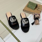 橙子出厂价p gucci 古驰 春夏新款 水钻双C扣圆头平底拖鞋 时装周新款 小红书抢先热搜 美鞋控Yyds 绝美吸睛新款 码数 35-42