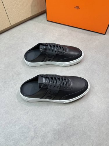 hermes 爱马仕 -高端品质 原单休闲半托板鞋 -鞋面：纳帕小牛皮、鞋身品牌“H”塑胶模块 -内里：品牌帆布，垫脚；水染牛皮 -大底：原版Tpr.橡胶；双色