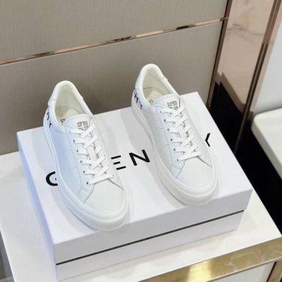 实价 Givench* Gvc City Sport运动鞋 光滑牛皮运动鞋，侧面饰以 College印花，后跟饰以银色品牌logo，鞋舌饰以金属4G Logo。
