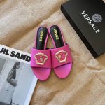 出厂价： Versace 范思哲2024 顶级专柜 新款限定 官网上新 全球首发 范思哲 Vr 新扣美人头平底拖 范思哲美鞋 范思哲拖鞋 范思哲鞋控 时装周新款