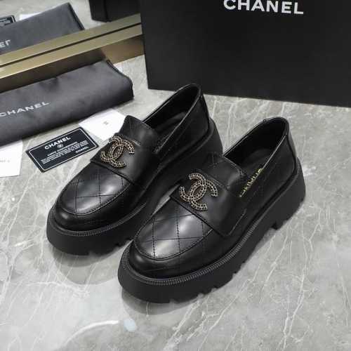 2054新品chanel香奈儿厚底字母logo 乐福鞋 香家这款乐福上脚非常大气，个性十足，我当成经典款开打，非常重视，必须做到最好。 原版开发了几个月，字母五