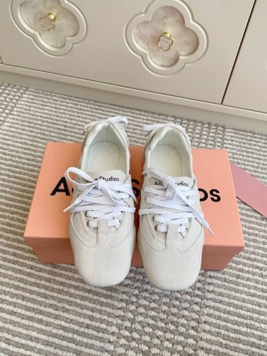 新色 Acne Studios 火爆最新款真皮爆裂纹芭蕾舞鞋难得一见的好货！ 最受欢迎的单品，舒适度极高，穿上脚感超级好，暴走无压力。这几年Acne Studi