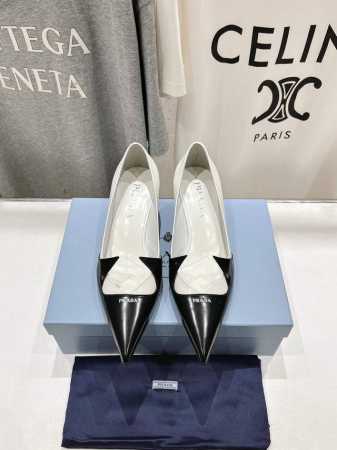 高版本出厂 Prada* 普拉达25Ss春夏新品玛丽珍尖头高跟鞋单鞋时装鞋 原版购入1:1开发，细节完美，上脚舒适可任意配搭春夏的美饰服丽，精耐致看 鞋面：原版 - 点击图像关闭
