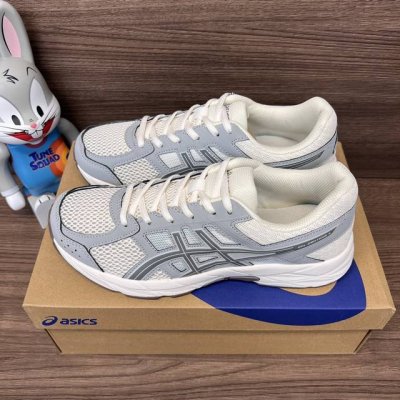 顶级版本Asics Gel-Contend 4 亚瑟士 轻便舒适防滑耐磨 米灰白低帮跑步鞋。 货号: T8D9Q-202 包装:全套得物配件毒盒配纯棉袜子一副。
