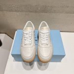 出厂 男款+10 顶级版本 普拉达PRADA 2024最新款休闲运动鞋 小白鞋 演绎都市风尚 设计彰显功能性与科技感 新颖压花橡胶三角形徽标展现品牌标志性元素